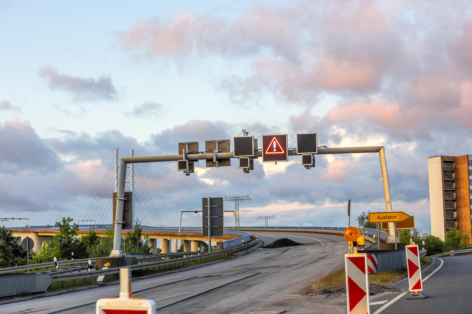 A modern high-speed toll road in Africa supported by yes! invest africa.